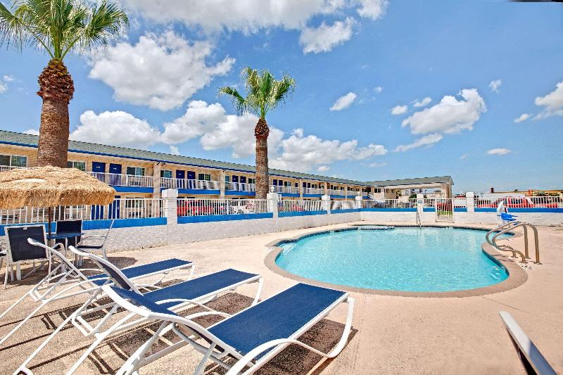 בית מלון כפרי Days Inn By Wyndham Baytown Tx