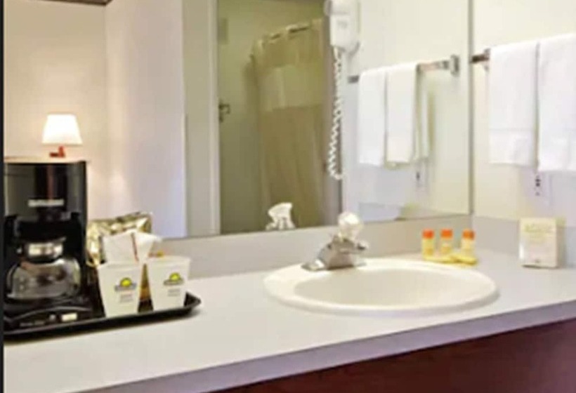 호텔 Days Inn & Suites By Wyndham Gresham
