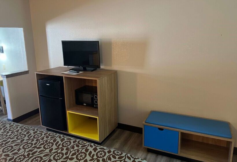 בית מלון כפרי Days Inn & Suites By Wyndham Opelousas