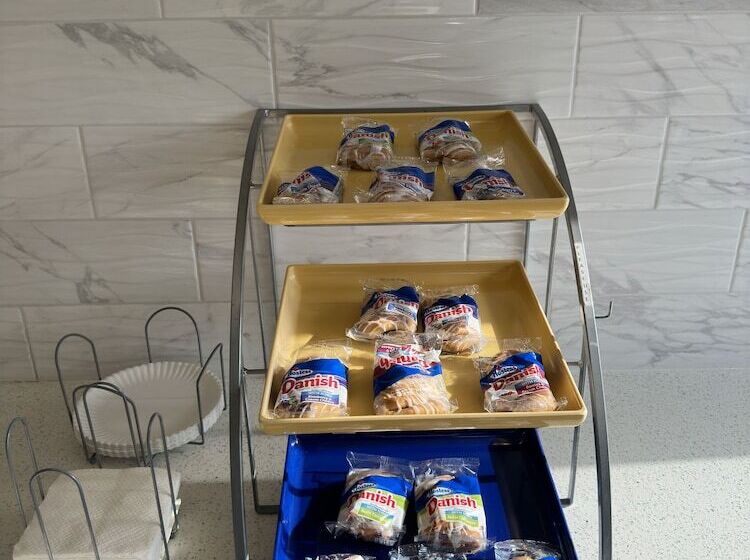 בית מלון כפרי Days Inn & Suites By Wyndham Opelousas
