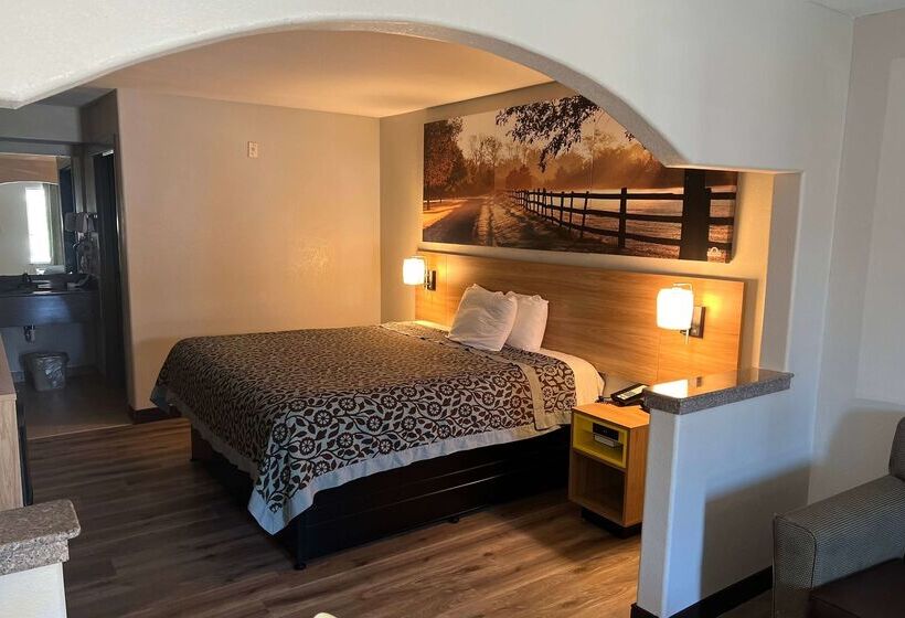 בית מלון כפרי Days Inn & Suites By Wyndham Opelousas