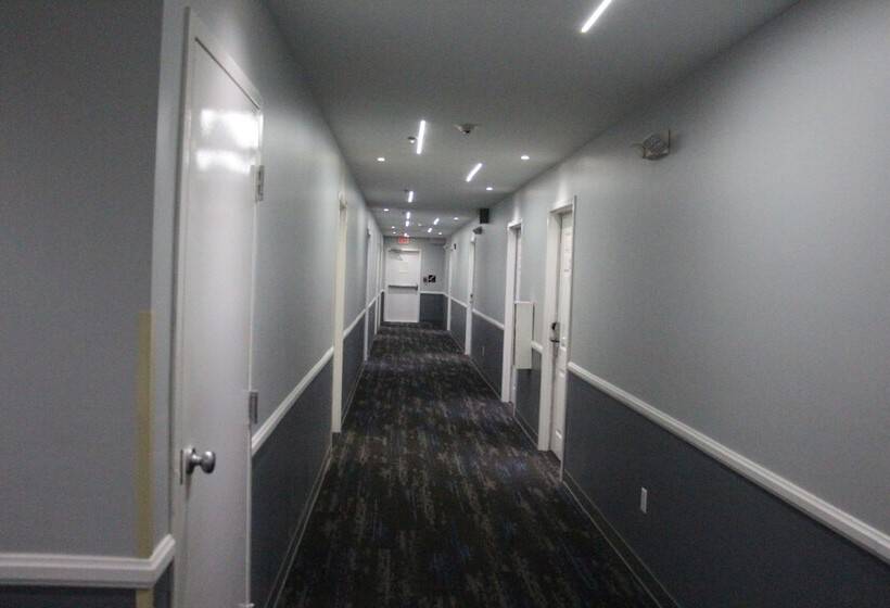 호텔 Douglas Inn & Suites