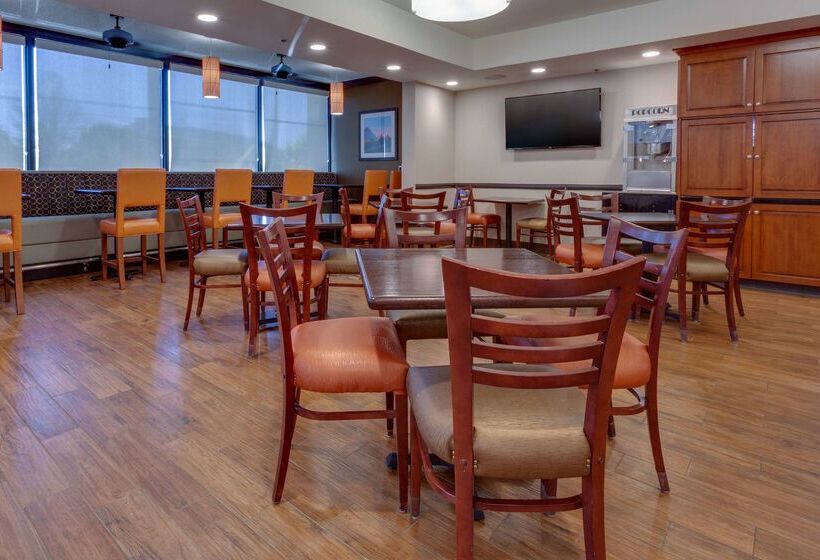 هتل Drury Inn & Suites Memphis Southaven