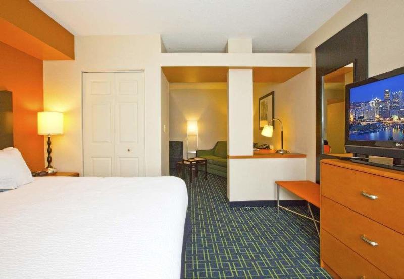 Отель Fairfield Inn & Suites By Marriott Pittsburgh New Stanton