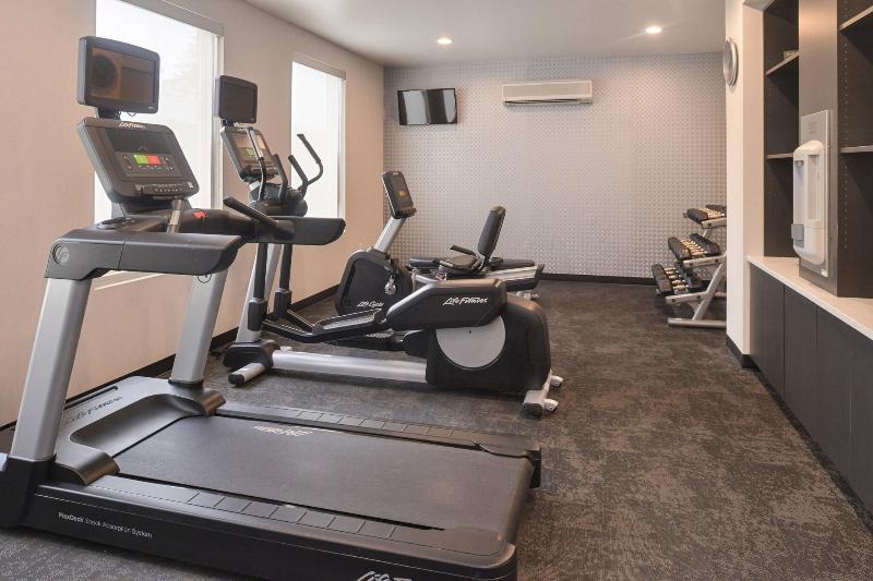 בית מלון כפרי Fairfield Inn & Suites By Marriott Pittsburgh New Stanton
