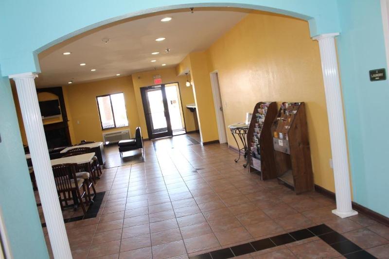 בית מלון כפרי Home Gate Inn & Suites