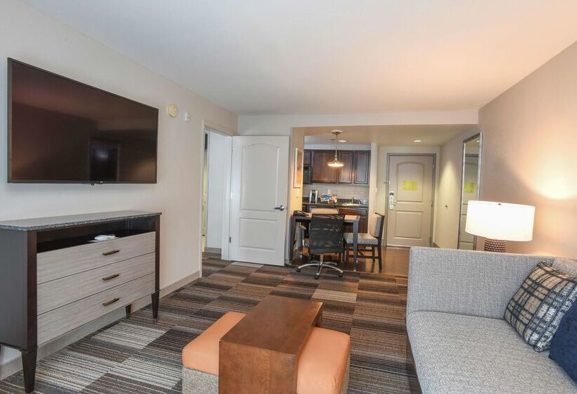 هتل Homewood Suites Cincinnati Airport