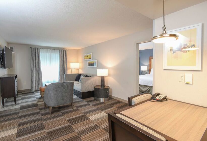 هتل Homewood Suites Cincinnati Airport