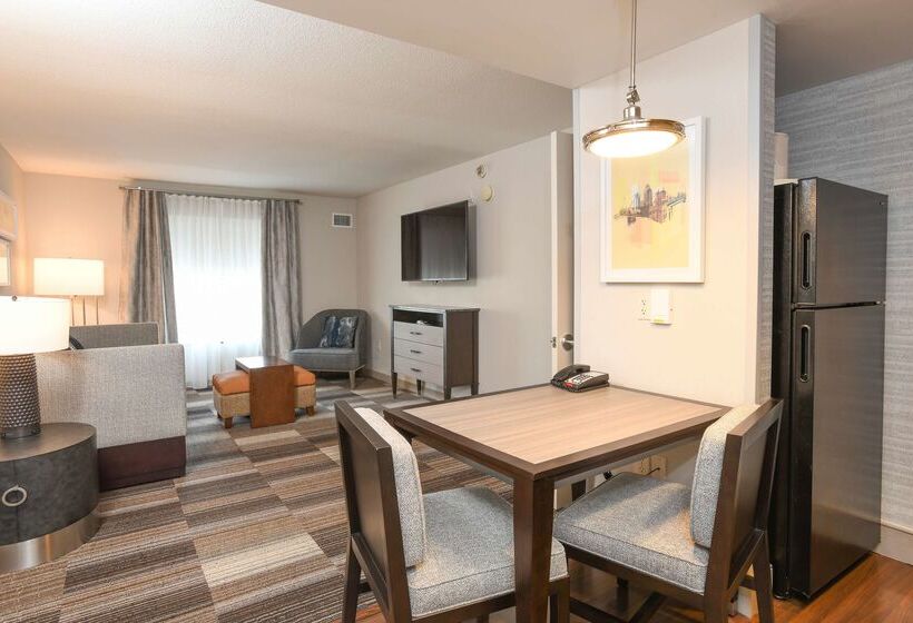 هتل Homewood Suites Cincinnati Airport