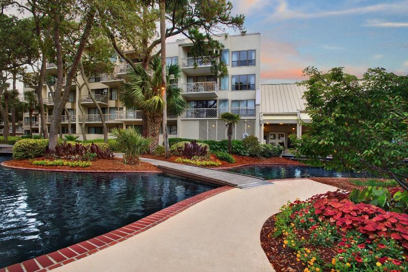 هتل Marriott's Monarch at Sea Pines
