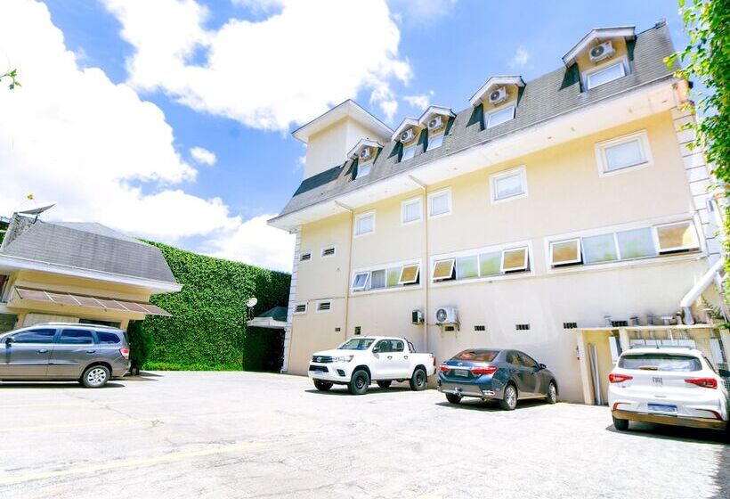 هتل Velinn Pousada Chateau Do Luar