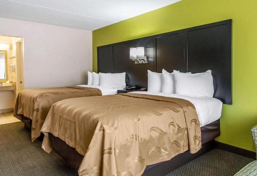 Отель Quality Inn Hinesville Fort Stewart Area, Kitchenette Rooms Pool Guest Laundry