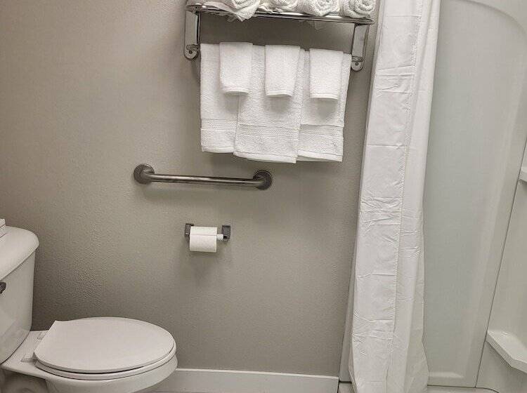 هتل Red Fox Inn And Suites