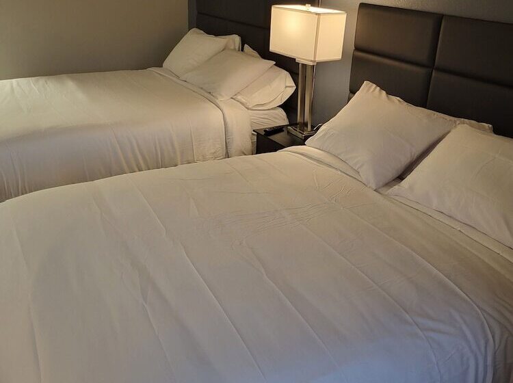 هتل Red Fox Inn And Suites
