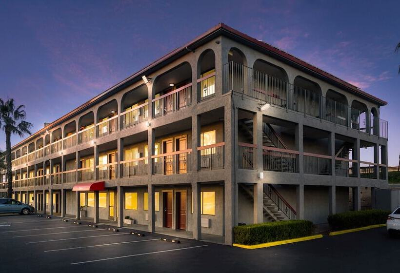 هتل Red Roof Inn Stockton