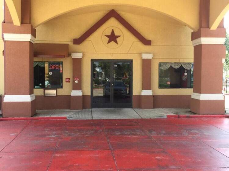 هتل Scottish Inn & Suites Hobby Airport