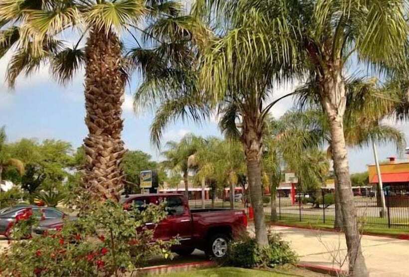 هتل Scottish Inn & Suites Hobby Airport