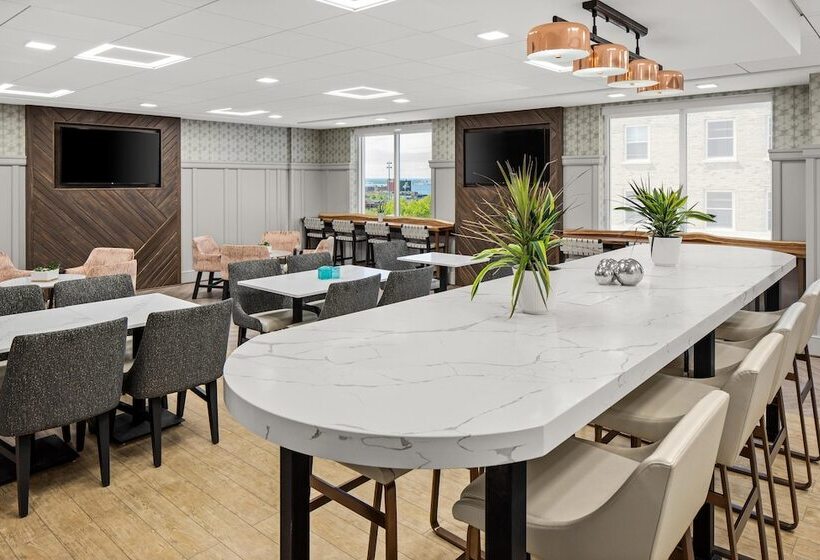 هتل Sheraton Duluth