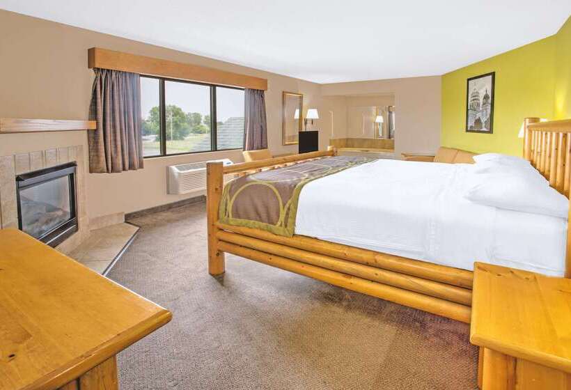 هتل Super 8 By Wyndham Davenport