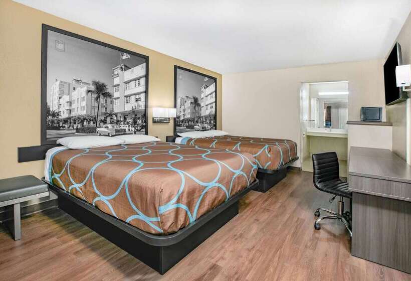 هتل Super 8 By Wyndham Moss Point
