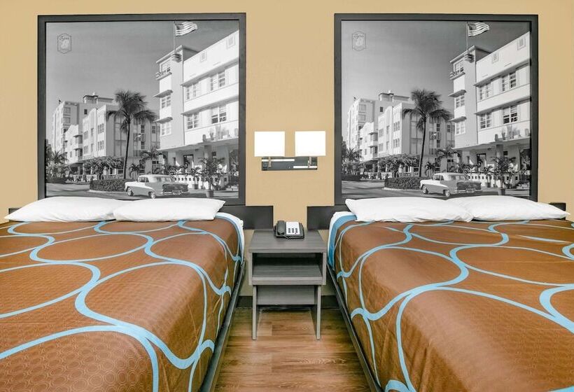 هتل Super 8 By Wyndham Moss Point