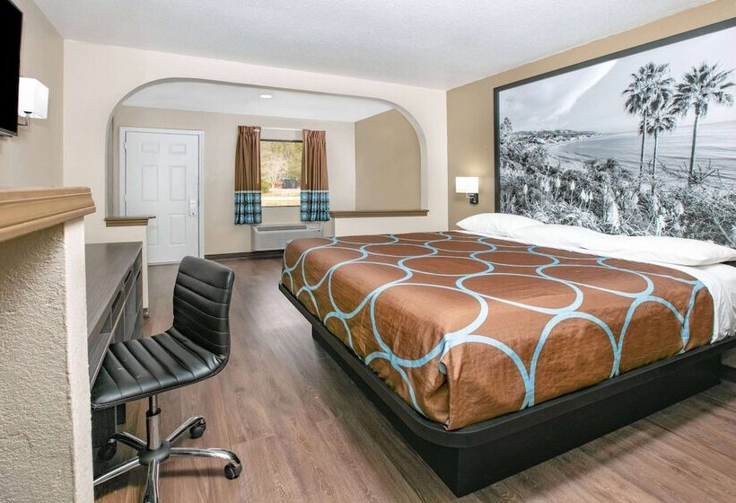 هتل Super 8 By Wyndham Moss Point