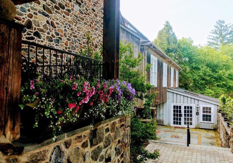 هتل The Inn At Montchanin Village And Spa  A Historic  Of America