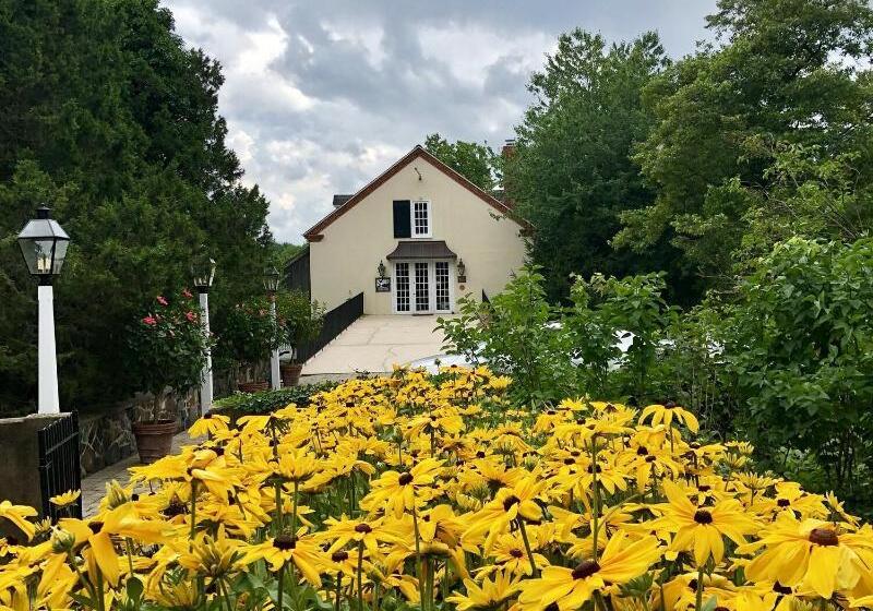 هتل The Inn At Montchanin Village & Spa