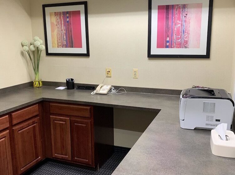 هتل Towneplace Suites Detroit Warren