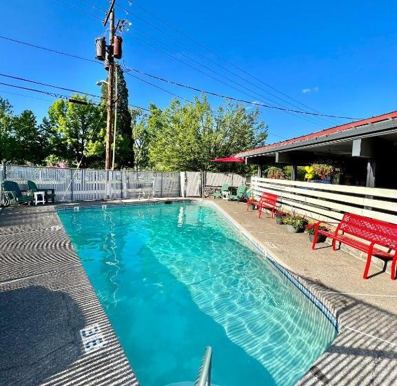 مُتل Timbers Inn And Suites