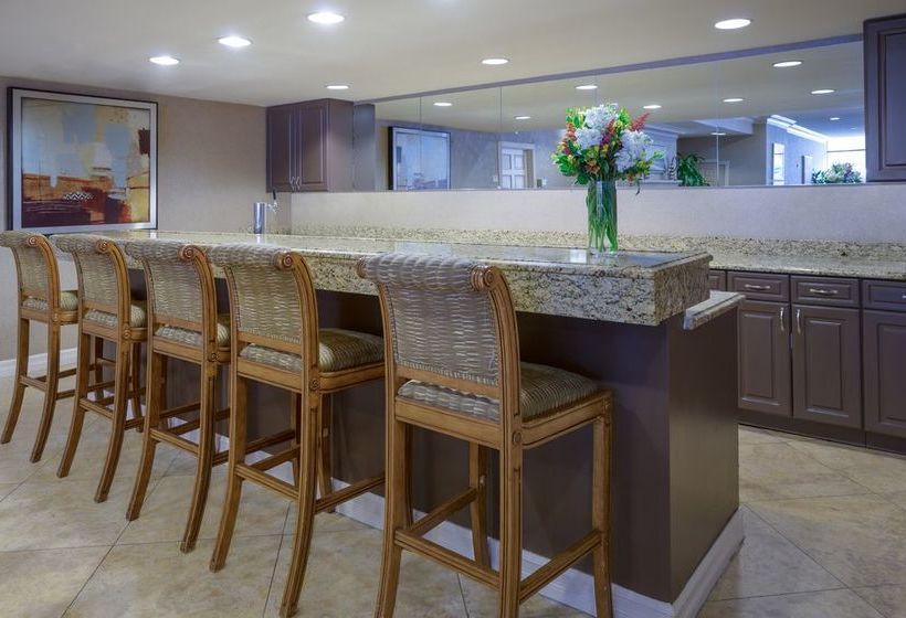 Oakwood Falls Church Aparthotel