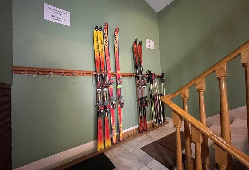 Apartamentos Escarrilla 3000