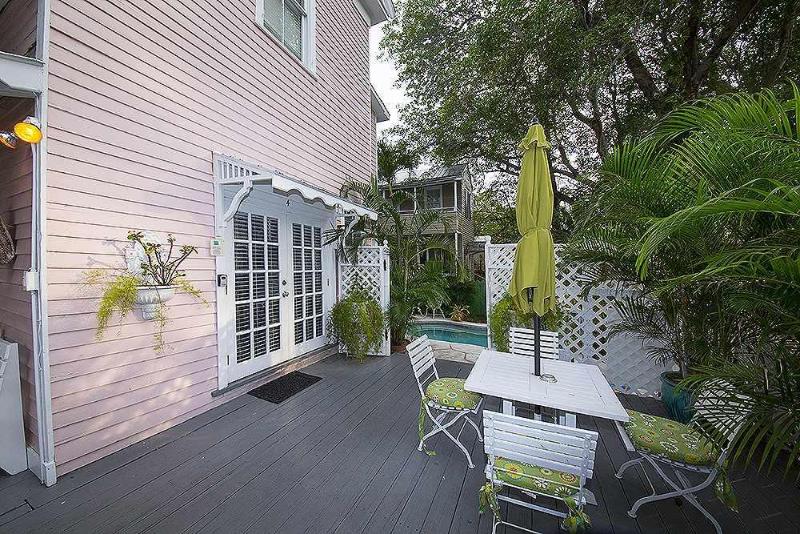 تختخواب و صبحانه Ambrosia Key West