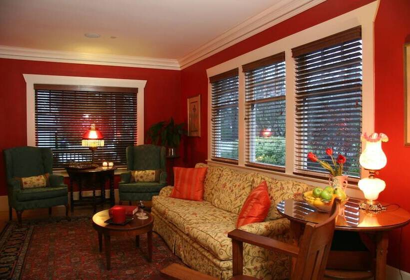 تختخواب و صبحانه Hidden Oak Inn
