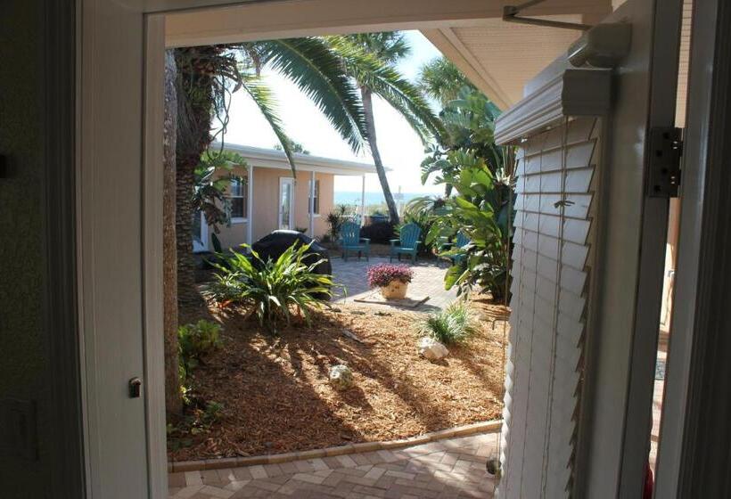 Отель A Beach Retreat On Casey Key