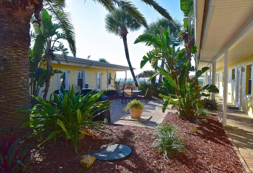 Отель A Beach Retreat On Casey Key