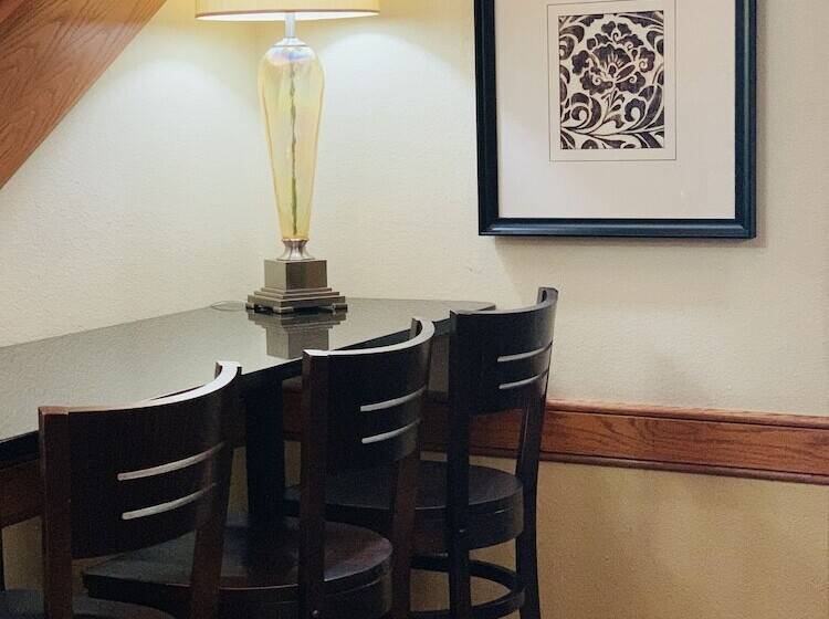 هتل Americinn By Wyndham Kewanee