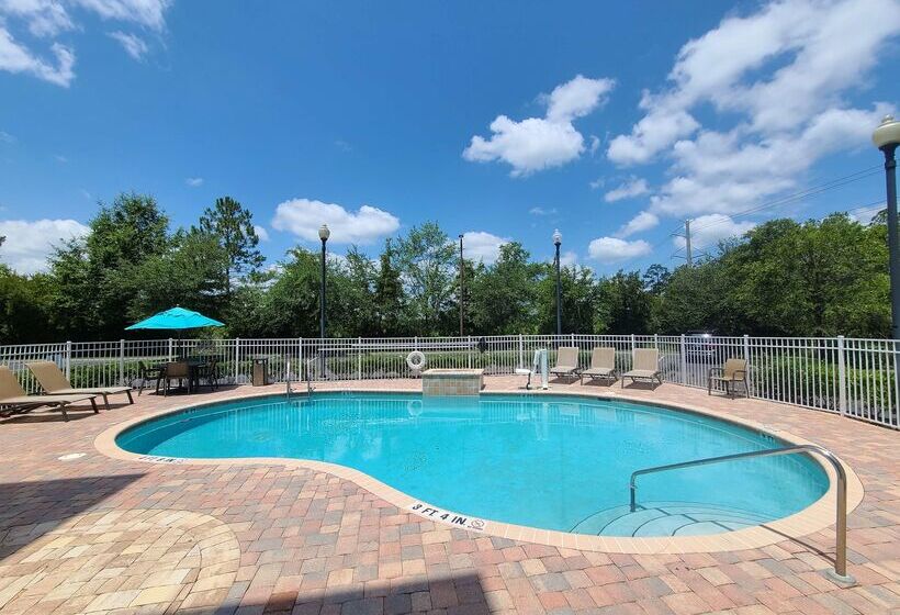 فندق Best Western Plus First Coast Inn And Suites