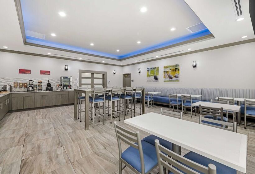 فندق Best Western Plus First Coast Inn And Suites