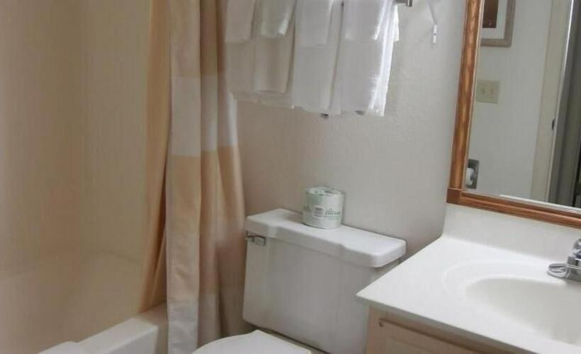 هتل Clinton Inn & Suites