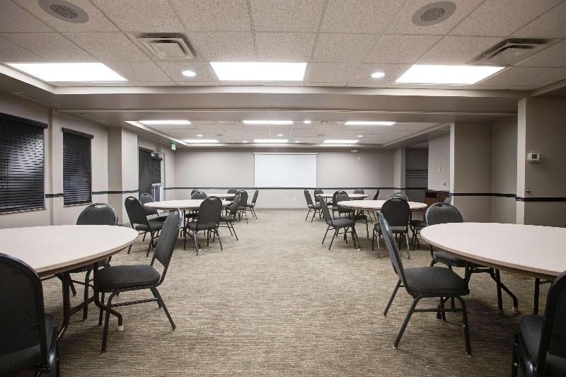 בית מלון כפרי Comfort Inn & Suites St. Paul Northeast
