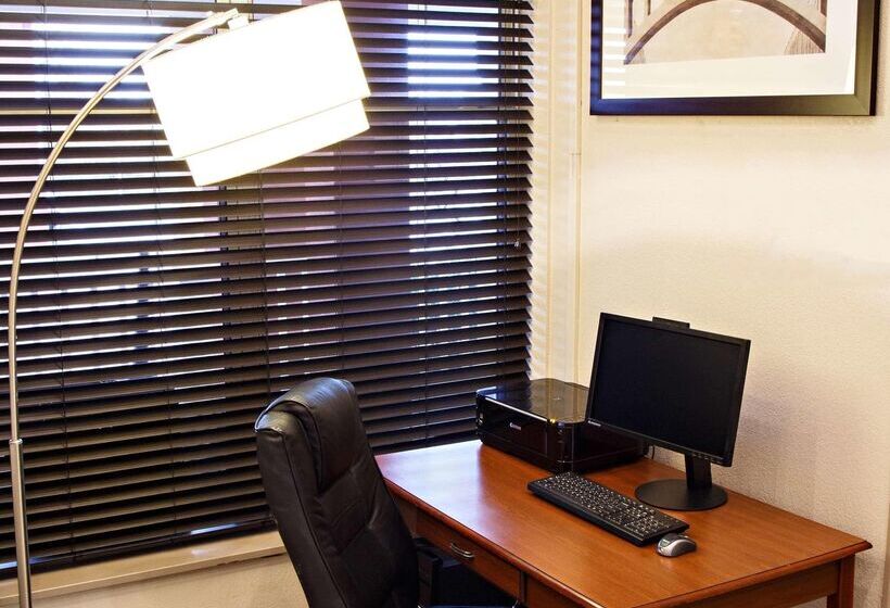 هتل Country Inn & Suites By Radisson, Harrisburg West Mechanicsburg