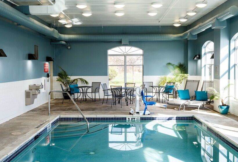 هتل Country Inn & Suites By Radisson, Harrisburg West Mechanicsburg