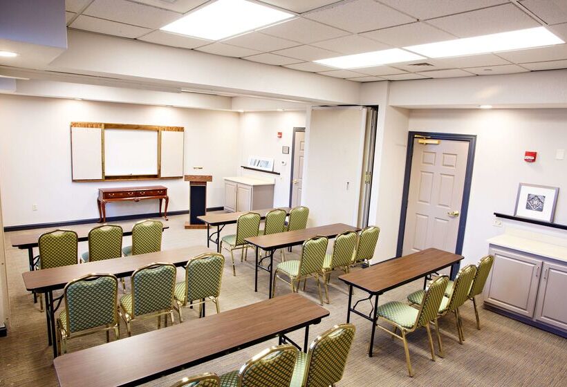 هتل Country Inn & Suites By Radisson, Harrisburg West Mechanicsburg