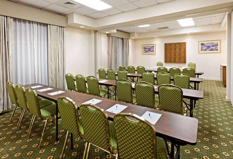 هتل Country Inn & Suites By Radisson, Harrisburg West Mechanicsburg
