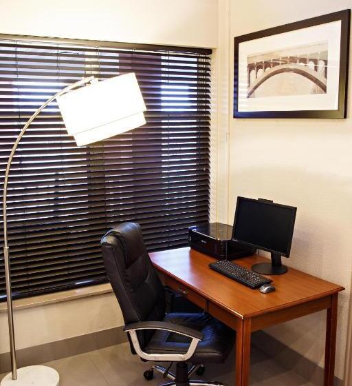 هتل Country Inn & Suites By Radisson, Harrisburg West Mechanicsburg