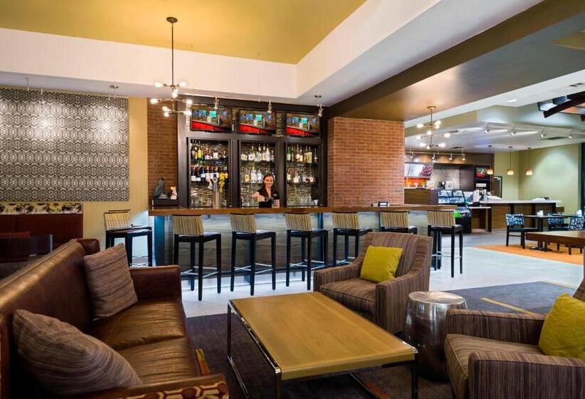 هتل Courtyard By Marriott Little Rock Downtown