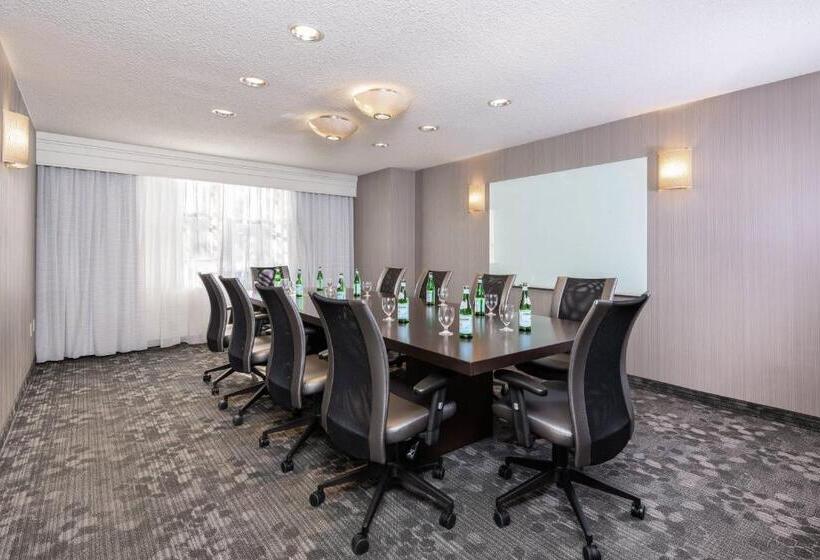 هتل Courtyard By Marriott Newark University Of Delaware