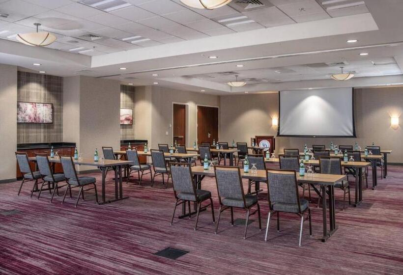 هتل Courtyard By Marriott Newark University Of Delaware