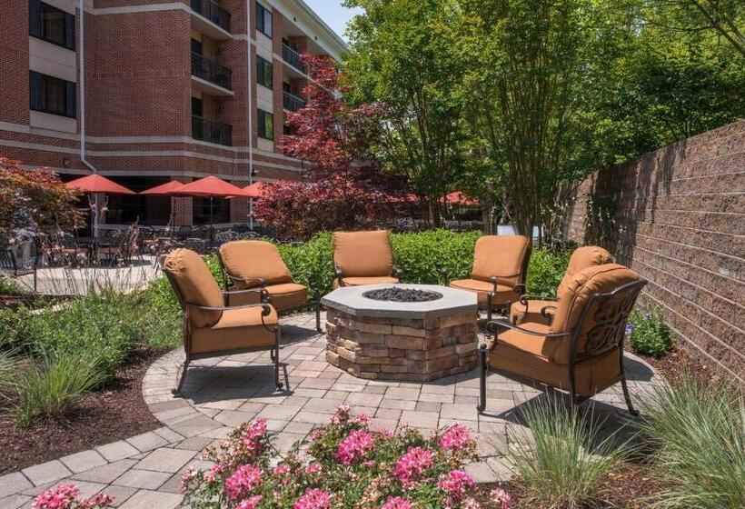 هتل Courtyard By Marriott Newark University Of Delaware